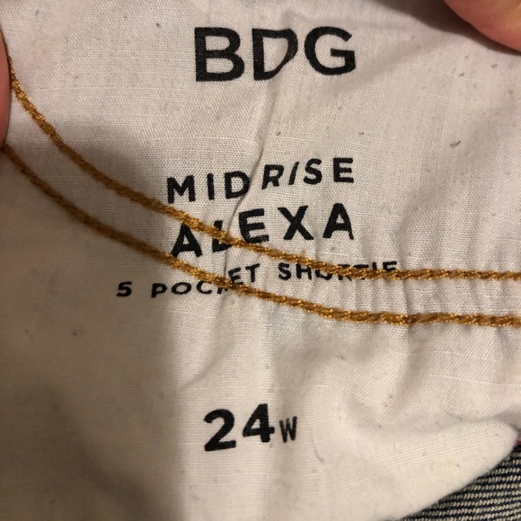 UO BDG Midrise Alexa Shorties - 5 Pockets - Picture 3 of 3